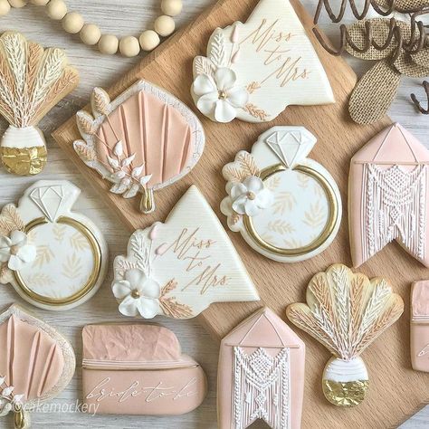 Cake Mockery no Instagram: “Boho bridal shower cookies in dreamy white/sand/blush/gold colors! 😍” Blushing Bride Cookies, Boho Blush Bridal Shower Ideas, Boho Engagement Cookies, Boho Cookies Wedding, Boho Bridal Cookies, Bridal Shower Cookies Boho, Boho Wedding Shower Cookies, Boho Bridal Shower Ideas Bohemian, Boho Chic Bridal Shower Ideas