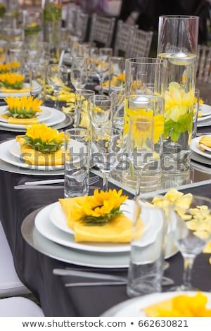 Sunflower Tablescapes, Sunflower Table Setting, Sunflower Wedding Reception, Sunflower Table, Popular Wedding Colors, Wedding Reception Party, Sunflower Theme, Wedding Yellow, Sunflower Party