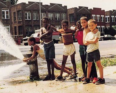 Back in the Days: Jamel Shabazz, Photos 1980-1989.    http://secretforts.blogspot.com.br/2009/04/back-in-days-jamel-shabazz-1980-1989.html Jamel Shabazz, Smosh, Black Culture, Black Kids, Fire Hydrant, Back In The Day, Black People, Vintage Photos, Street Photography