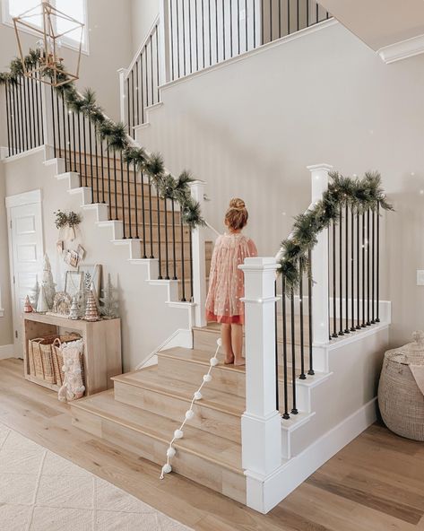 Barndominium Staircase, Foyer With Stairs, Staircase Art, Stair Makeover, High Ceiling Living Room, Flooring For Stairs, Modern Wedding Venue, Two Story House, Staircase Remodel