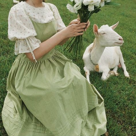 Cottage Core Gardening Outfit, Pastel Goblincore Outfit, Pistachio Color Aesthetic, Farming Fashion, Cottagecore Woman, Cottagecore Easter, Cottagecore Outfit Ideas, Cottagecore Girl, Victorian Era Dresses