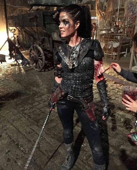 Futuristic Mermaid, Maria Avgeropoulos, Aesthetics Pfp, The 100 Grounders, Apocalypse Costume, The 100 Characters, Octavia Blake, Lexa The 100, The 100 Cast