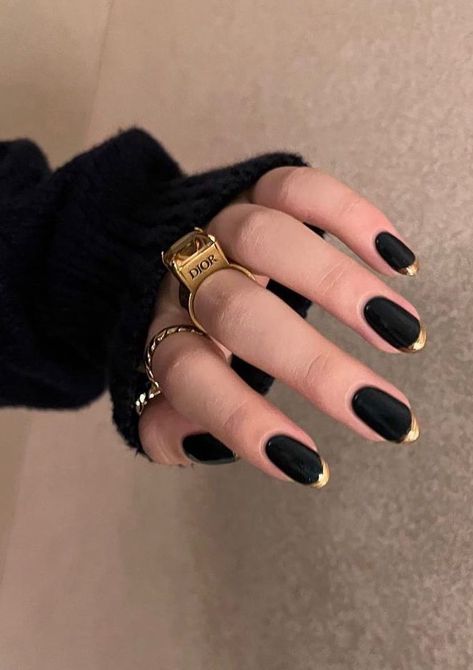 Black Nail With Gold Tip, Black Nail Gold Tip, Black With Gold Tips Nails, Witchy French Nails, Dark Nails French, Gold Black Nails Design, Black And Bronze Nails, Black Nails Gold Tips, Simple Black And Gold Nails