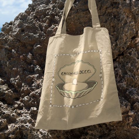 Get ready for warm weather with the Greenhaus Deco pearl & seashell tote bag🐚🌊 #totebag #seashells #pearls #mermaid Mermaid Core Aesthetic, Siren Aesthetic, Siren Core, Pearl Seashell, Alpha Gam, Mermaid Core, Siren Mermaid, Aesthetic Spring, Spring Accessories