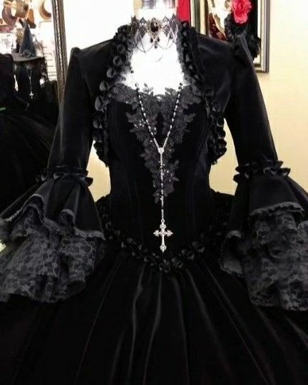 Goth Prom, Vampire Dress, Earthy Outfits, Old Fashion Dresses, Goth Dress, Grad Dresses, Gothic Dress, July 7, Gothic Outfits