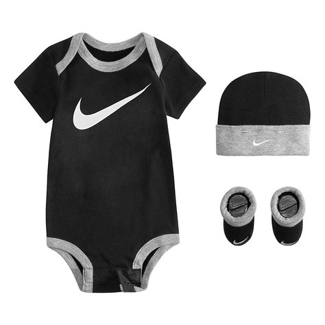 Perfect for all the trendy and modern babies out there, this beautiful Nike set will not disappoint! Get it now for a low price and free shipping on Amazon! Black Baby Boy Outfits, Black Baby Boy, Baby Boy Swag, Nike Outfit, Black Sportswear, Going Home Outfit, Nike Baby, Cool Baby, Layette Set