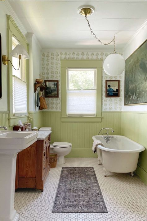 Green Wainscot in a Bathroom Brightens Up a Small Space – Clare Historic Bathroom, Light Green Paint, Wainscoting Bathroom, Home Design Interior, 1920s House, Brooklyn Apartment, Boys Rooms, Green Paint Colors, Bathroom Reno