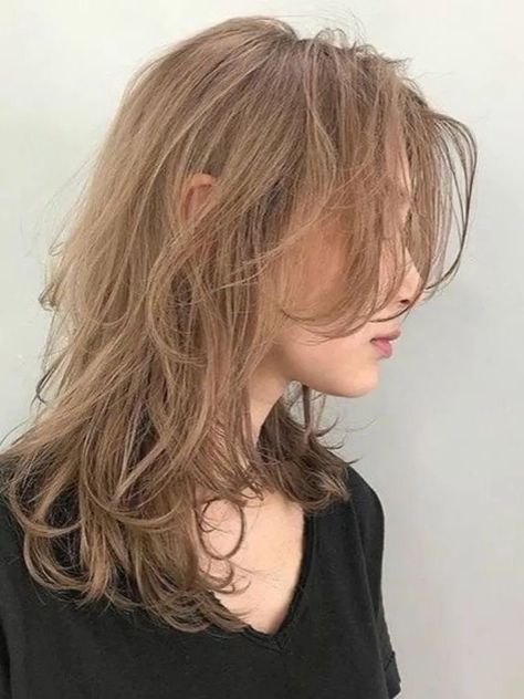 Androgynous Hair, Dirty Blonde Hair, Shot Hair Styles, Haircuts For Medium Hair, Haircuts Straight Hair, Hair Dye Colors, Cut My Hair, Hair Inspo Color, Grunge Hair