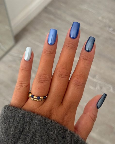 57 Cute Winter Nails Designs Art Ideas for the 2023-2024 Season Blue Chrome Nails, January Nails, Nail Colors Winter, Nagel Tips, Smink Inspiration, Her Nails, Winter Nail Designs, Short Acrylic Nails, Nail Arts