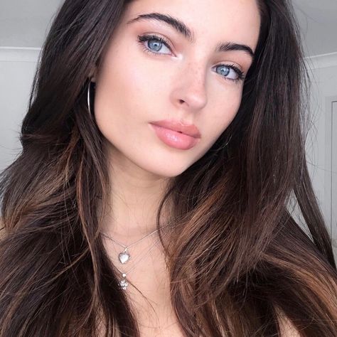 Makeup For Blue Eyes Brunettes, Pale Brunette, Brunette Blue Eyes, Hair Pale Skin, Natural Glam Makeup, Brunette Color, Natural Glam, Hair Color And Cut, Hair Dye Colors