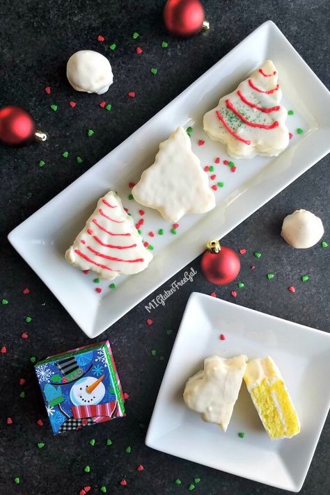 Gluten Free Christmas Tree Cakes via @miglutenfreegal Gluten Free Christmas Tree Cakes, Gluten Free Little Debbie, Van Recipes, Gluten Free Monkey Bread, Merry Chrysler, Gluten Free Cake Mixes, Gluten Desserts, Gf Cookies, Christmas Tree Cakes