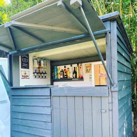 Shed Into Bar, Shed Bar Ideas, Bar Outdoor Design, Diy Outdoor Bar, Bar Shed, Pub Sheds, Outside Bars, Summer House Garden, Backyard Bar