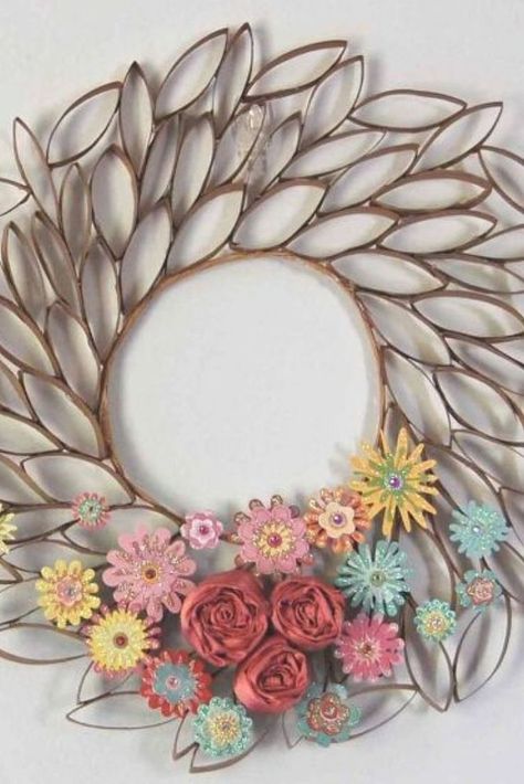 Are you looking for things to make from toilet paper rolls? Check out this spring easter wreath decoration idea made from reused toilet rolls.  This craft idea is perfect if you're decorating on a budget or trying to be more mindful about being eco-friendly and recycling household items. #diy #toiletrolls #crafts Cardboard Toilet Paper Rolls Ideas, Art From Toilet Paper Rolls, Easter Toilet Paper Roll Crafts, Toiletrolls Crafts, Toilet Paper Roll Crafts For Adults, What To Do With Toilet Paper Rolls, Toilet Paper Roll Ideas, Toilet Paper Roll Crafts For Adults Diy, Toilet Paper Roll Flowers