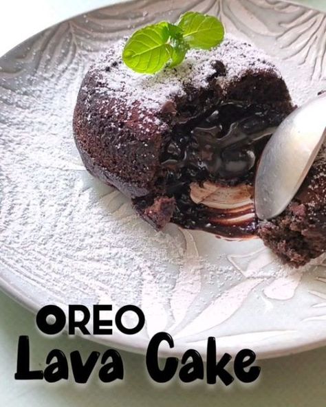 Shreya Joshi on Instagram: "Oreo Choco Lava Cake *Ingredients* -Oreo biscuit: 1 pkt -Baking Soda: 1/4 tsp -Milk: 4-6 tbsp (1/4 cup) -Chocolate cubes (as many you want,jitna chocolate utna lava niklega🙃 ) -Oil+Coco Powder (to grease bowl) -Icing Sugar+Mint leaves (for decor) *Pressure cook it without ring and without whistle for 15-20mins (Make sure you put a plate or big steel bowl upside down inside the cooker and then put the cake bowl over it) *Bake in oven at 180°c for 10-12mins *Can have Single Serve Chocolate Lava Cake, Gluten Free Chocolate Lava Cake, Dominos Chocolate Lava Cake, Eggless Choco Lava Cake, Simplified Chocolate Lava Cake, Choco Lava, Chocolate Cube, Oreo Biscuits, Lava Cakes