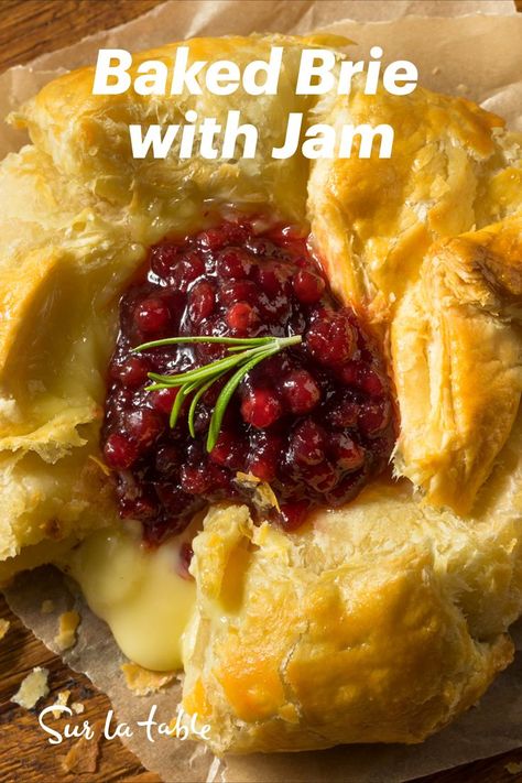 Our favorite appetizer: Baked Brie. Baked Brie En Croute, Cranberry Baked Brie, Baked Brie With Jam, Baked Brie Cheese, Brie Cheese Recipes, Brie En Croute, Healthy Thanksgiving Sides, Baked Brie Recipes, Cranberry Baking