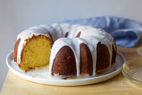 lemon cake – smitten kitchen Cake Glaze, Pound Cake Glaze, Lemon Pound Cake Recipe, Glaze For Cake, Lemon Bundt Cake, Torte Cupcake, Gateaux Cake, Lemon Pound Cake, Smitten Kitchen