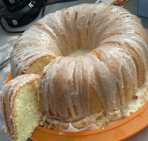 Pineapple Cream Cheese Pound Cake, Lemon Buttermilk Pound Cake, Pineapple Pound Cake, Pineapple Cream Cheese, Cream Cheese Pound Cake Recipe, Pound Cake Recipes Easy, Buttermilk Pound Cake, Cheese Pound Cake, Lemon Pound Cake Recipe