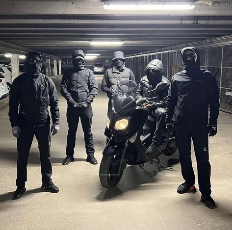 Motorcycle Gang Aesthetic, Street Gang Aesthetic, Gangsters Aesthetic, Uk Gangster, Mafia Gang Aesthetic, Gang Aesthetic Mafia, Gang Profile, Russian Gangster, Gang Outfits