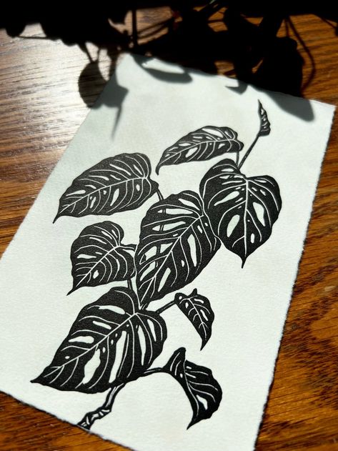 Monstera Adansonii Linocut Print Houseplant Art Swiss Cheese Plant Botanical Prints Printmaking Art Handmade - Etsy Black And White Plant Painting, Linocut Nature Ideas, Black Monstera Tattoo, Plant Lino Print, Adansonii Tattoo, Monstera Adansonii Tattoo, Monstera Linocut, Woman Linocut, Linocut Leaves