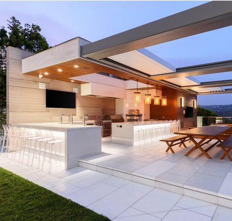 Luxury Pools Backyard, Modern Patio Design, Modern Outdoor Kitchen, Outdoor Kitchen Decor, Rooftop Terrace Design, Outdoor Kitchen Plans, Outdoor Patio Designs, Kitchen Decorating Ideas, Backyard Pavilion