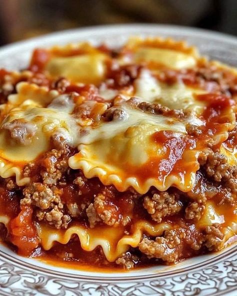 The Pioneer Woman-Ree Drummond ! | Easy Crockpot Ravioli Lasagna Recipe | Facebook Easy Crockpot Ravioli, Crockpot Ravioli Lasagna, Ravioli Lasagna Recipe, Crockpot Ravioli, Mini Crockpot Recipes, Chicken Bacon Pasta, Ravioli Lasagna, Crockpot Lasagna, Lasagna Ingredients