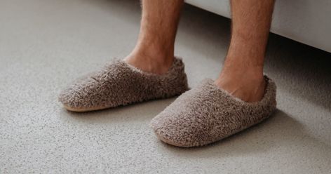 Take Out The Trash, Slippers With Arch Support, Walk Outside, Best Slippers, Classic Slippers, Slippers For Men, Ugg Tasman, Foot Health, House Shoes