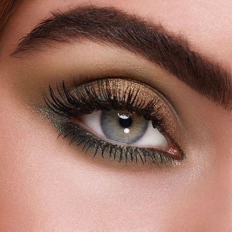 Green Eyeshadow For Blue Eyes, Glitter Shower, Green Eyeshadow Look, Eye Products, Green Eyeliner, Hazel Eye Makeup, Pretty Eye Makeup, Makeup Looks For Green Eyes, High Pigment Eyeshadow