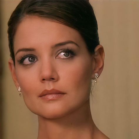 @katieholmes.team on Instagram: “@katieholmes212 in First Daughter movie 2004 😍👑 . . . #Katieholmes #firstdaughtermovie #firstdaughter #2000smovie #2000sfashion #00s…” Katie Holmes First Daughter, Young Katie Holmes, First Daughter Movie, Katie Holmes 90s, Joey Potter, Portraits Female, Suri Cruise, 90s Makeup, Jennifer Connelly