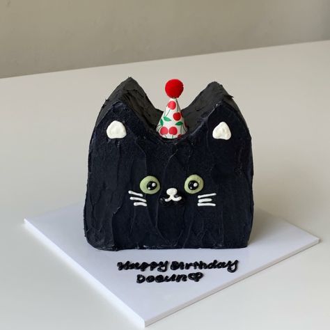 Cat Cake Design, Cat Cakes Birthday, Cake Designs Easy, Cake Designs Simple, Black Cat Cake, Birthday Cake Cat, Black Cat Birthday, Cat Birthday Cake, Chocolate Cake Designs