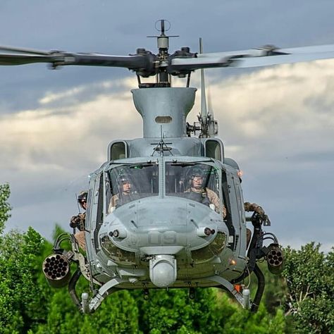 An armed Bell UH-1Y Venom flies low  #bellcobra #uh1yvenom #utilityhelicopter #helicopter #marines #usmarines #navy #usnavy #miltech_marines Military Helicopter, Us Marines, Us Navy, Venom, Helicopter, Aircraft, Navy