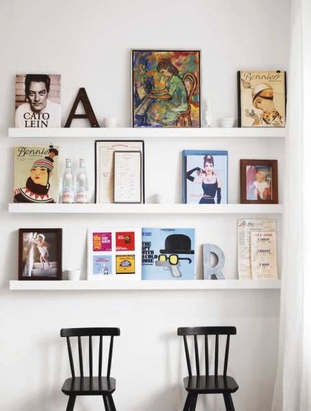 books and art Ikea Mosslanda, Mini Loft, Narrow Shelves, Picture Shelves, Gallery Wall Inspiration, Picture Ledge, White Shelves, Inspiration Wall, Ikea Hacks