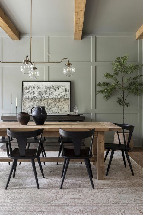 Transitional Dining Room Decor, Warm Dining Room, Dining Room Accent Wall, Dark Dining Room, Neutral Dining Room, Dining Room Paint Colors, Home Drawing, Dining Room Accents, Green Dining Room