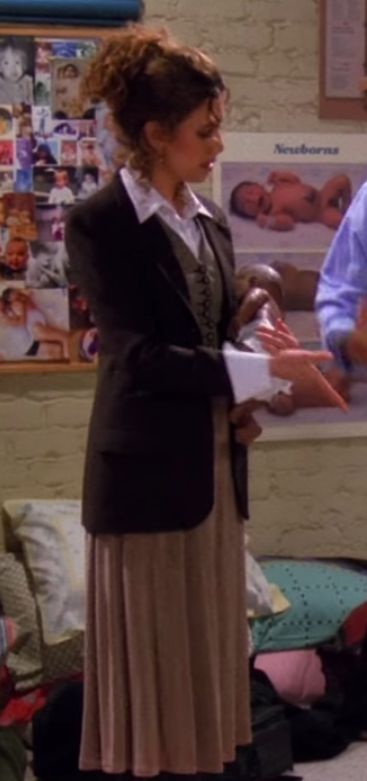 susan bunch (jessica hecht) in "friends" outfit Teacher 70s Outfit, Teachers In The 70s, Susan Friends Outfits, 90s Teacher Fashion, Susan Bunch Friends, French Teacher Outfit, 2000s Teacher Outfits, Music Teacher Aesthetic Outfit, 80s Teacher Outfit