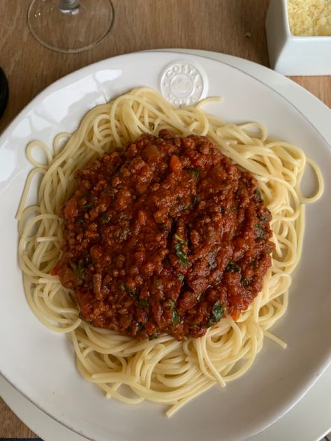 #pasta #spaghetti #food #yummy #bolognese Pasta Bolenese, Pasta Bolognese Aesthetic, Spagetti Bolognese Aesthetic, Spaghetti Bolognese Aesthetic, Bolognese Aesthetic, Spaghetti Aesthetic, Pasta Images, Aesthetic Pasta, Food Spaghetti