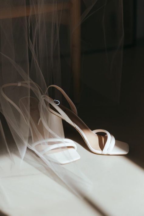 Wedding Shoes Photo, Modern Wedding Detail Shots, Luxury Wedding Details, Bride Detail Shots Photo Ideas, Editorial Wedding Details, Bridal Shoes Photography Photo Ideas, Veil Wedding Pictures, Wedding Details Photos, Editorial Wedding Flatlay