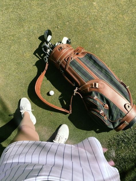 Old Money Aesthetic Golf, 90s Golf Aesthetic, Female Golf Aesthetic, Golf Old Money Aesthetic, Old Money Golf Aesthetic, Vintage Golf Aesthetic, Old Money Golf, Aesthetic Gloves, Golf Girlfriend