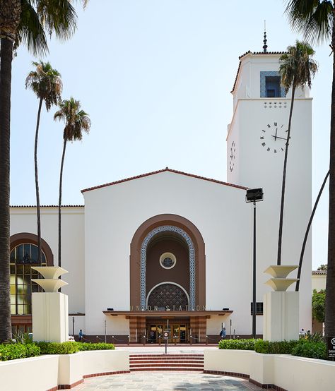 Los Angeles Union Station Architecture Los Angeles, Los Angeles California Photography, Art Room Posters, California Life, Art Deco Elements, Nouveau Architecture, Canvas Art Projects, Deco Architecture, Art Nouveau Architecture