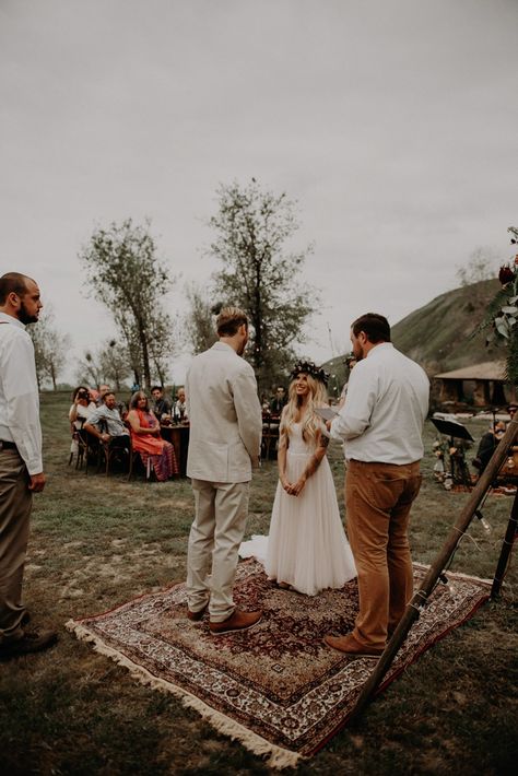 If bohemian camp vibes are your thing, you're going to love this outdoor wedding at Wind Wolves Preserve that features DIY tents for the bride and groom. Bridal Pose, Bridal Traditions, Bride Ring, Backyard Wedding Ceremony, Wedding Alters, Wedding Ceremony Ideas, Brides Dress, Wedding Brides, Memorable Wedding