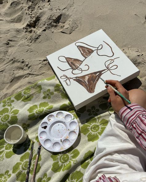 at the beach painting my favourite bikini Mini Beach Paintings, Beach Theme Painting, The Beach Painting, Bathroom Canvas, Coastal Painting, Cute Canvas Paintings, Cute Canvas, Rhinestone Art, Canvas Ideas