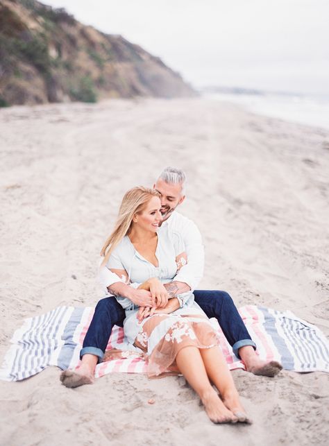 25th Anniversary Photo Shoot Ideas Beach, Beach Anniversary Pictures, Anniversary Poses, Beach Bday, Beach Recipes, Anniversary Pics, Beach Anniversary, Marriage Pictures, In Love Couple