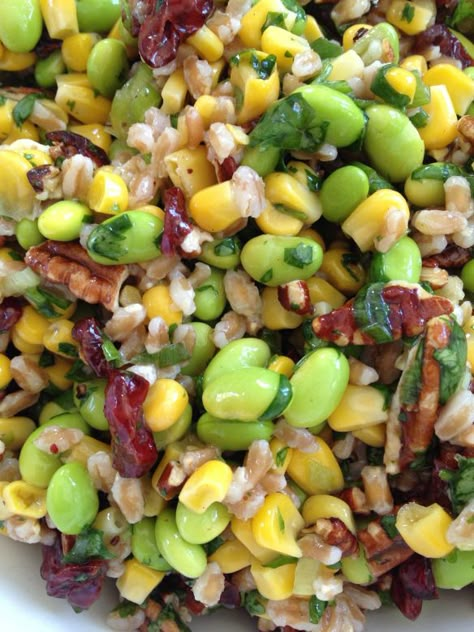 edamame, corn and farro salad Salad Edamame, Farro Recipes, Potluck Salad, Sesame Dressing, Farro Salad, Grain Salad, Corn Salads, Toasted Pecans, Edamame