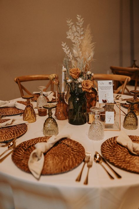 Brown Table Cloths Wedding, Boho Fall Wedding Round Table Decor, Fall Wedding Guest Table Ideas, Boho Reception Decor Indoor, Boho Theme Wedding Receptions, Boho Wedding Table Set Up, Table Setting Fall Wedding, Terracotta Boho Wedding Centerpieces, Terracotta Wedding Centerpieces Round Table