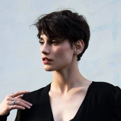 Women With Short Hair Fashion, Short Pixie Haircuts Straight Hair, Very Short Hair Girl, Short Pretty Hairstyles, Tifaine Boudinot, Short Hair Inspo Pixie Hairstyles, Short Hair Dress Outfit, 80s Pixie Cut, Short Hairstyle Women Pixie