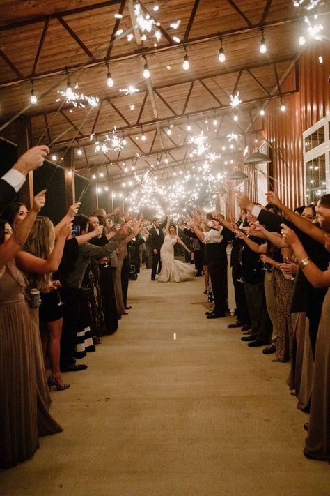 Wedding Reception Sparklers, Big Wedding Reception Ideas, Wedding Venue Fall, Barn House Wedding Ideas, Fancy Barn Wedding, Bride And Groom Exit Ideas, Barn Wedding Photo Ideas, Barn Weddings Ideas, Pole Barn Wedding Reception