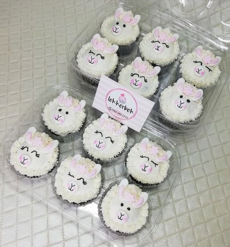 Llama cupcakes | Farm theme, Cupcakes, Desserts Lama Cupcakes, Alpaca Cupcakes, Llama Cupcake Cake, Llama Cupcakes, Three Esta Birthday Party, Alpaca Party, Three Esta, Crazy Cupcakes, Birthday Llama