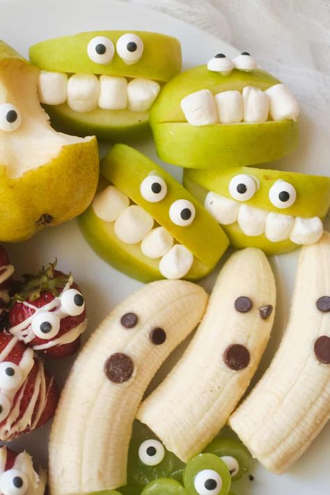 This Halloween Fruit Platter Is a Healthy Halloween Snack For Kids Halloween Themed Healthy Snacks, Healthy Halloween Snack Tray, Scary Fruit For Halloween, Cute Halloween Fruit Ideas, Fruit Halloween Tray, Halloween Snacks Fruit, Halloween Fruit Kabobs For Kids, Halloween Fruit Tray For Kids, Halloween Healthy Recipes