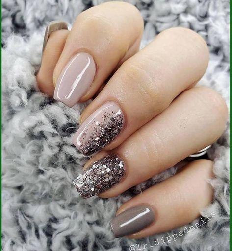 How To Do Accent Nails, Sparkly Winter Nails 2022, Winter2023 Nails, Nails For Taupe Dress, Holographic Glitter Nail Designs, Gel Nail Designs Winter 2023, Autumn Sparkle Nails, Winter Glitter Gel Nails, September 2023 Nail Trends