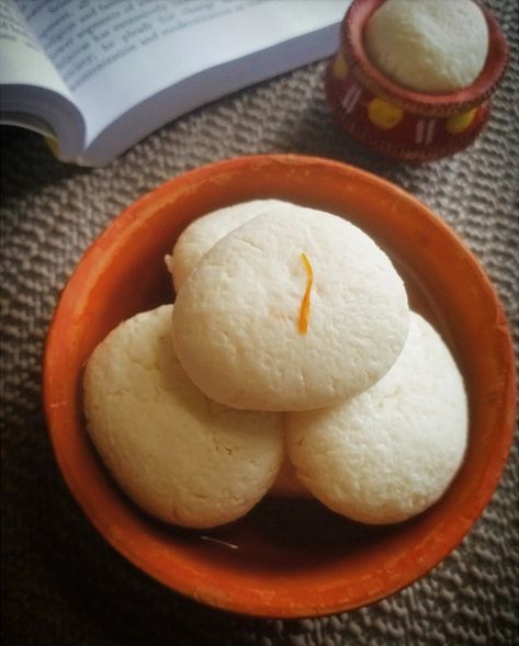 Homemade rosogolla... Rosogolla is very famous sweet in Kolkata... Kolkata Food Photography, Rosogolla Photography, Kolkata Sweets, Kolkata Food, Bengali New Year, Sweet Cooking, Cooking Channel, Healthy Sweets Recipes, Healthy Sweets