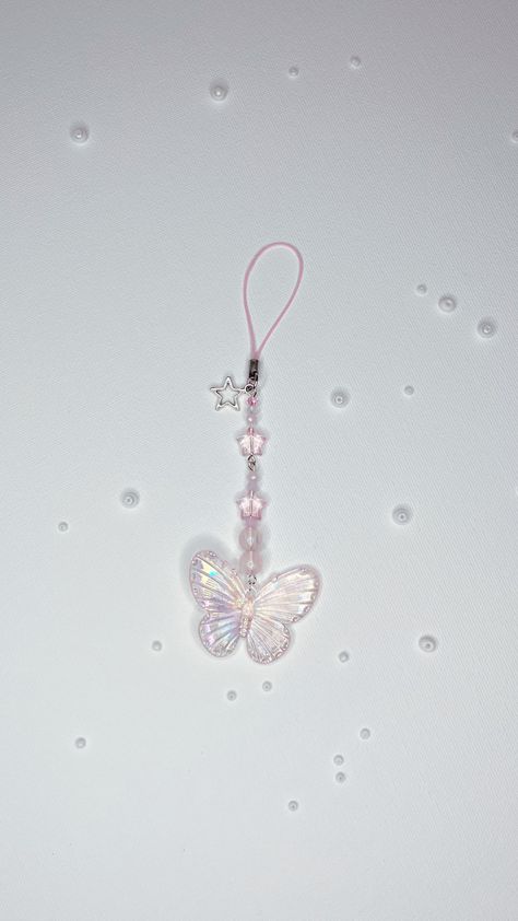 Beads Keychain Design, Butterfly Phone Charm, Phone Charm Ideas, Diy Phone Charms, Iphone Charms, Phone Charms Aesthetic, Phone Strap Beads, Cute Phone Charms, Keychain Beads