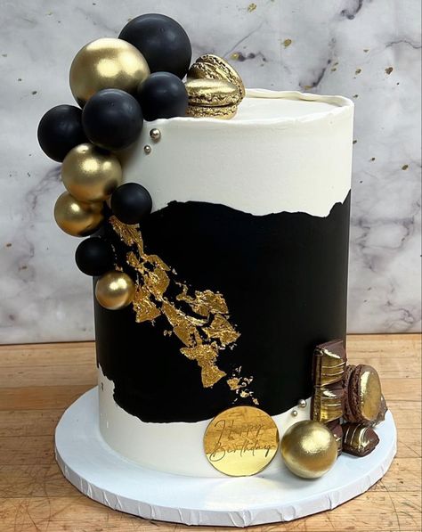 Black And Gold Birthday Cake For Him, Black And White Buttercream Cake, Buttercream Cake Designs For Men, Black And Gold Cake Ideas For Men, Beatles Birthday Cake, 40th Birthday Cakes For Men, Golden Birthday Cakes, Black And Gold Cake, Cake Design For Men